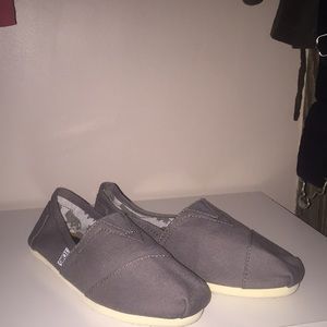Gray toms!